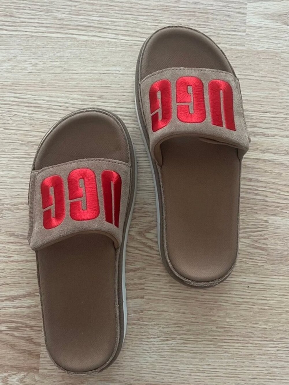 UGG Laton Slide Suede Platform Sandals Chestnut Red Logo Women's Size 9